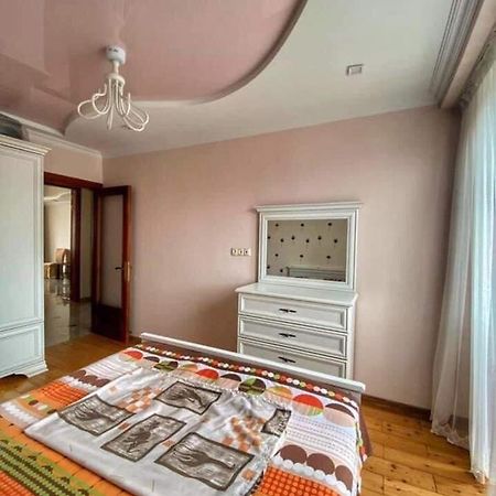 Apartment Dolphin Batoumi Extérieur photo