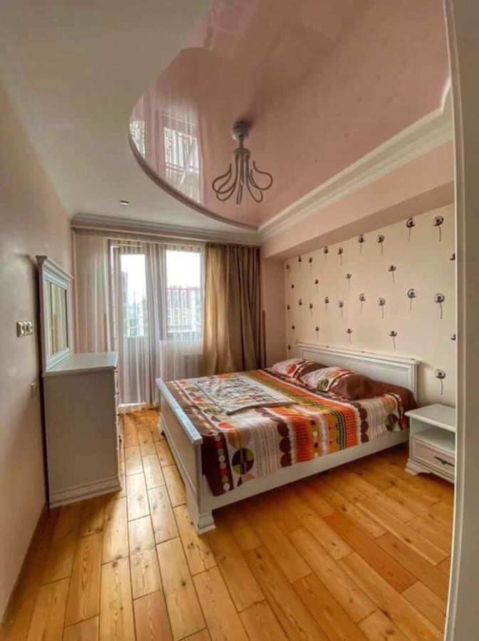 Apartment Dolphin Batoumi Extérieur photo
