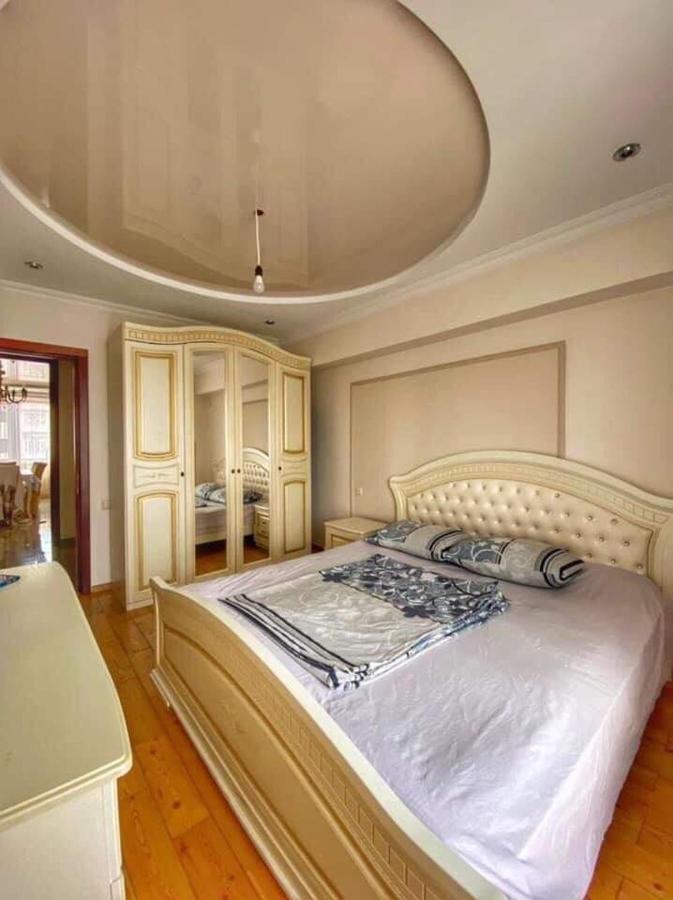 Apartment Dolphin Batoumi Extérieur photo