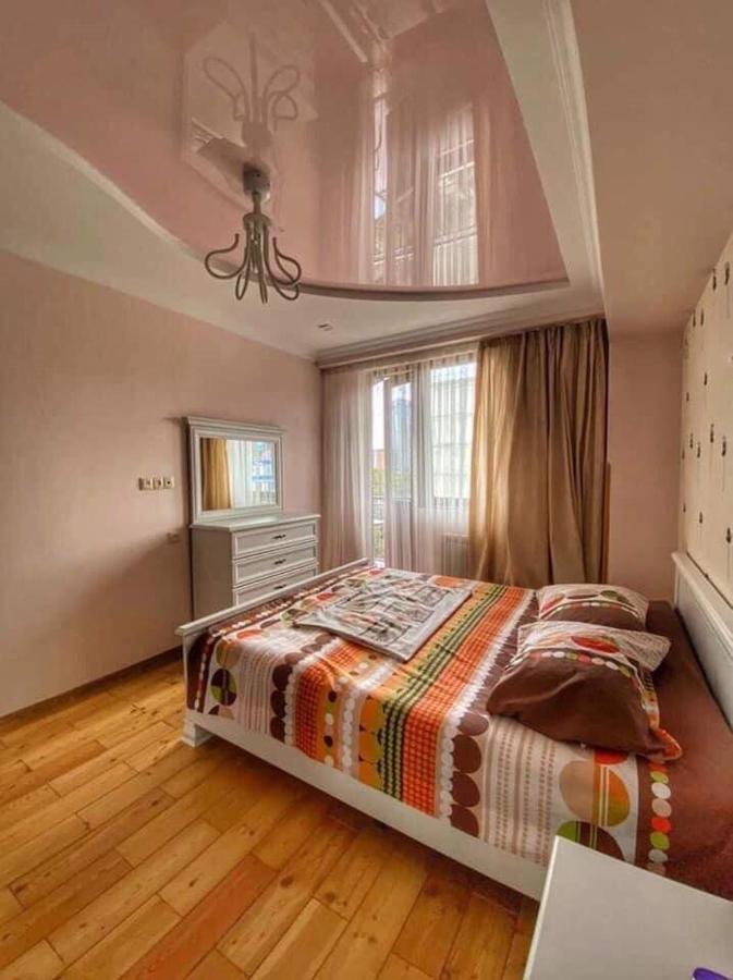 Apartment Dolphin Batoumi Extérieur photo
