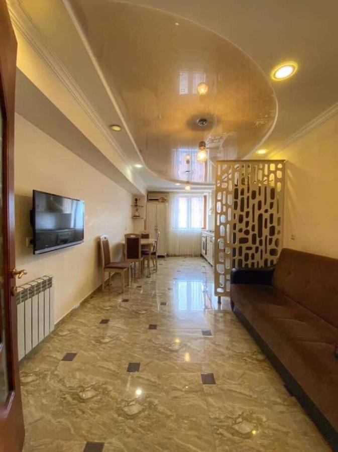 Apartment Dolphin Batoumi Extérieur photo
