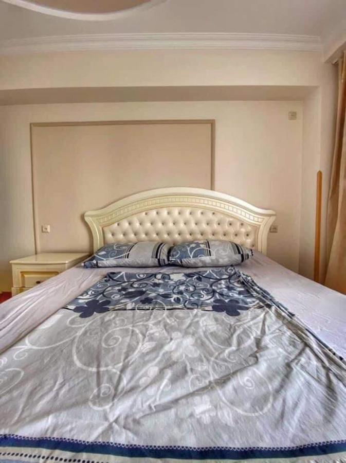 Apartment Dolphin Batoumi Extérieur photo