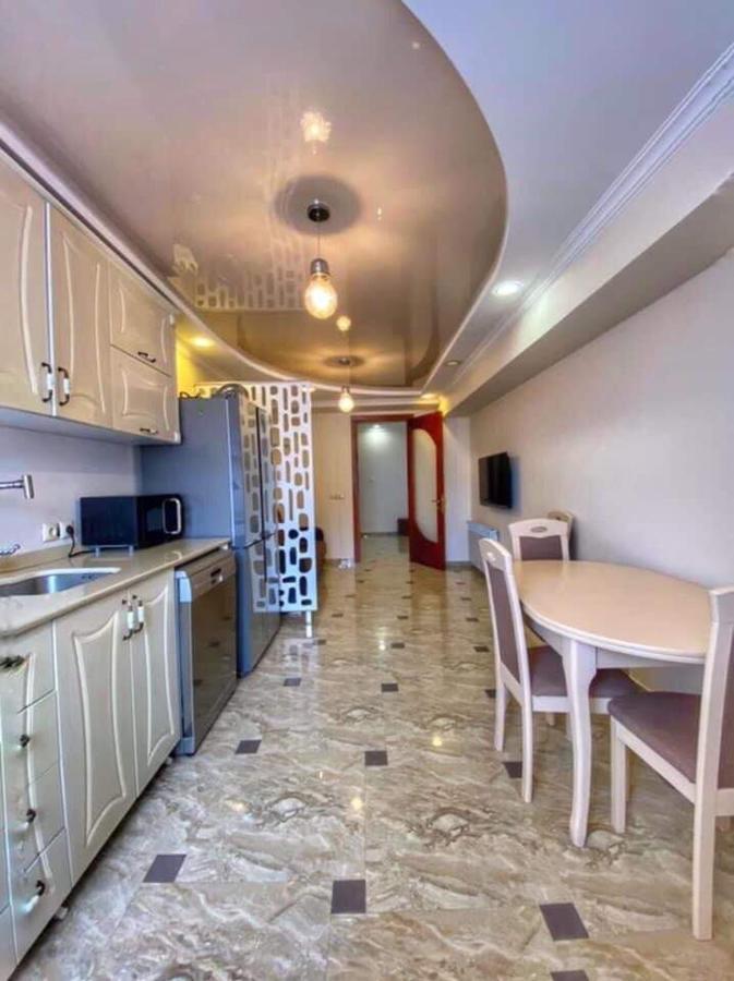 Apartment Dolphin Batoumi Extérieur photo