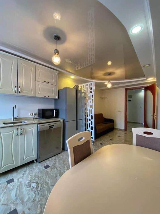 Apartment Dolphin Batoumi Extérieur photo
