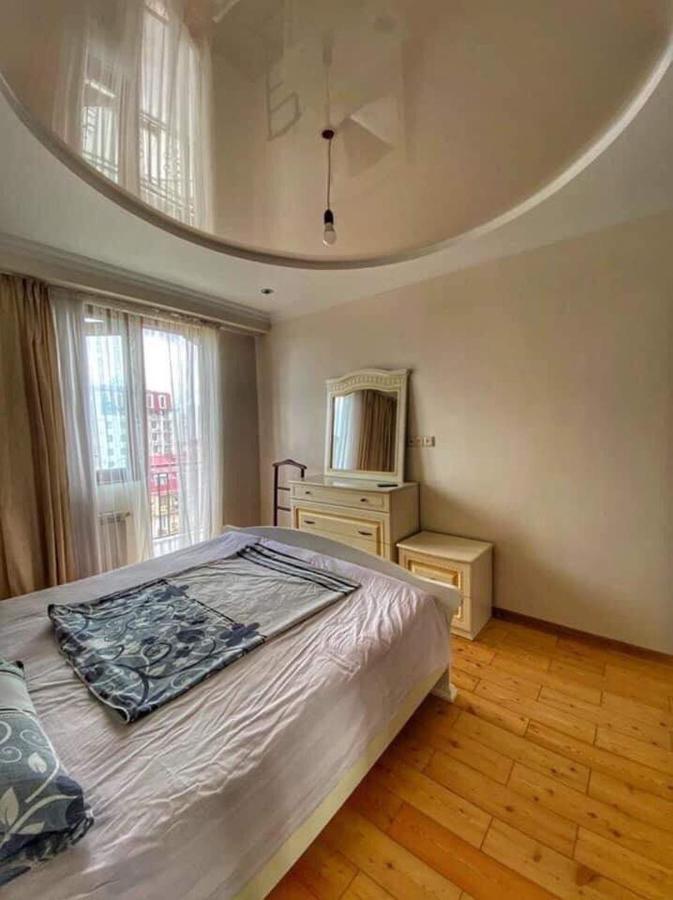 Apartment Dolphin Batoumi Extérieur photo