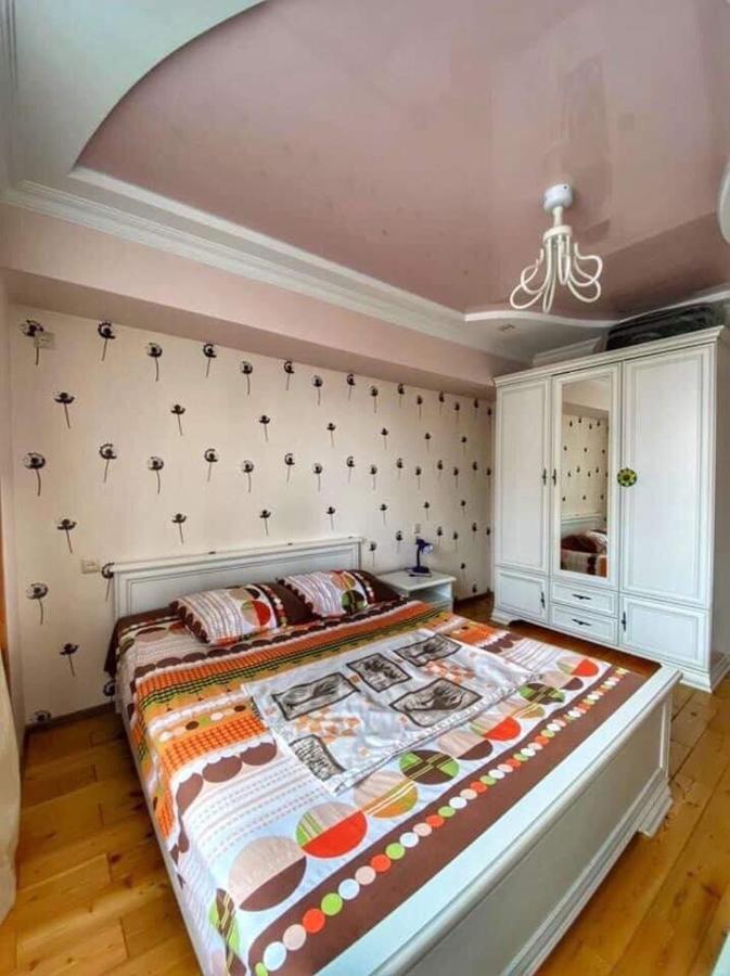 Apartment Dolphin Batoumi Extérieur photo